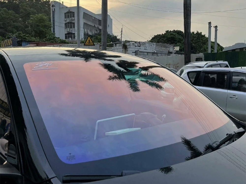Livelli di oscuramento dei finestrini: trovare il VLT migliore per la tua auto